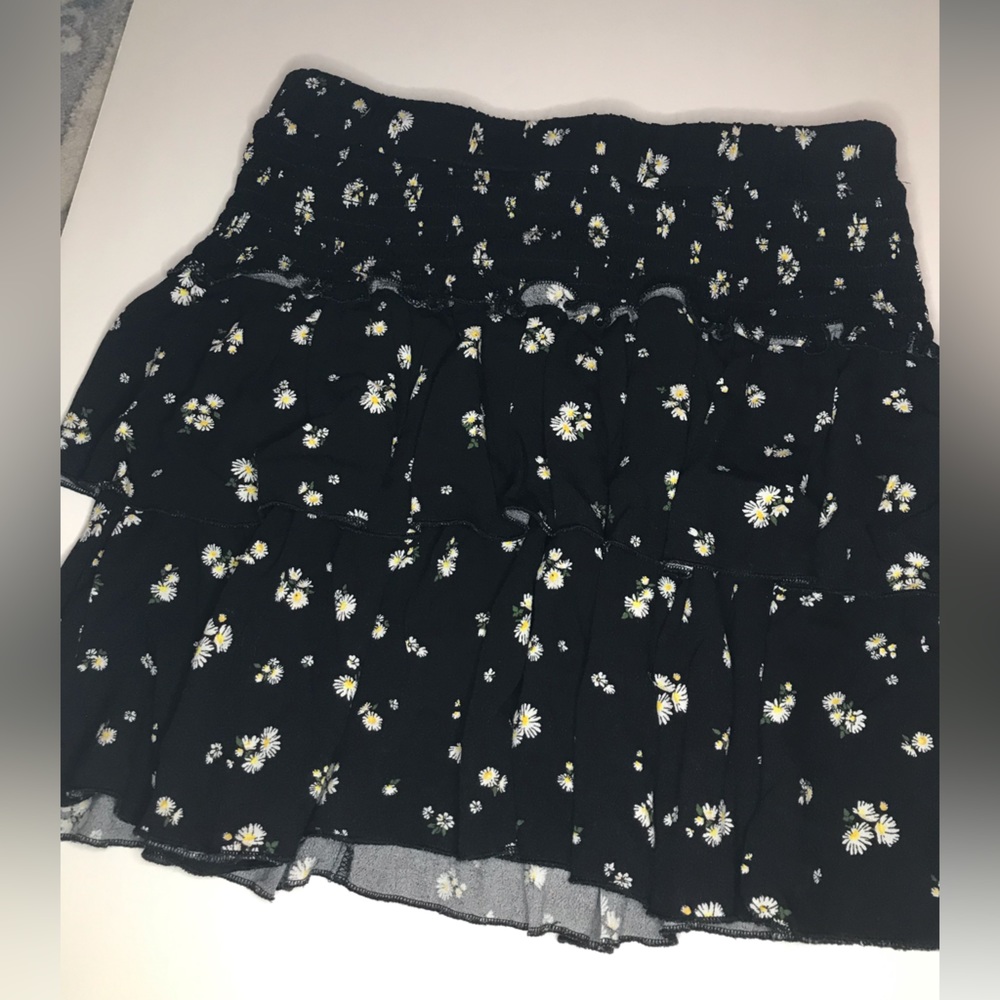 💗3/$15 Daisy skirt cute black stretch flower mini layers spring